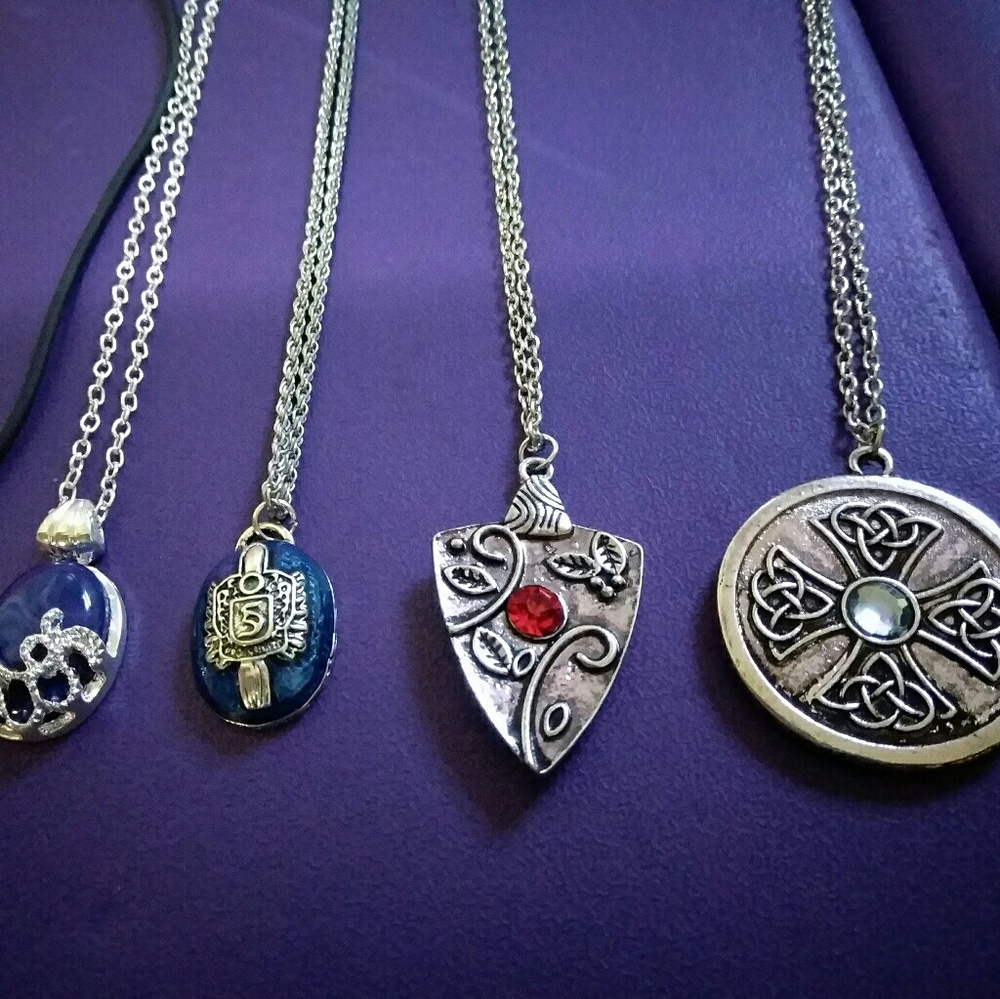 VAMPIRE DIARIES JEWELERY